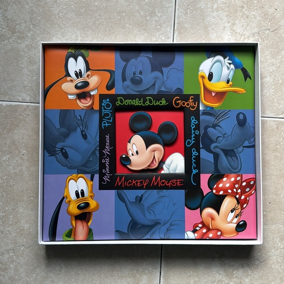 Disney scrapbook - Picture 2 of 6